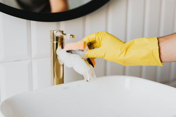 Ammonia in Cleaning Products: Fumes, Mixing Hazards, and Alternatives